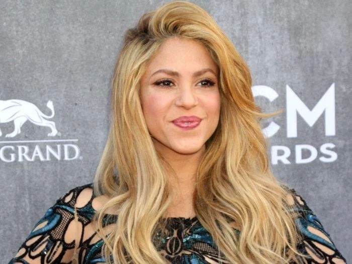 شاكيرا تفاجئ جمهورها برسالة بالعربية قبل حفل الأهرامات