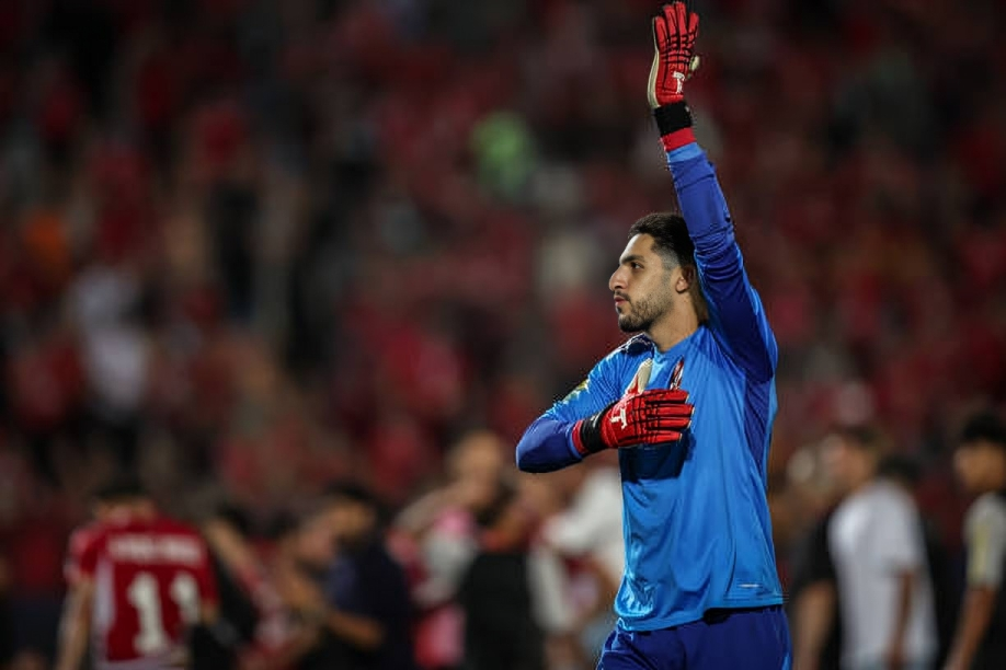 الأهلي المصري يكافئ مصطفى شوبير بعقد من الفئة الأولى بعد تألقه القاري اللافت