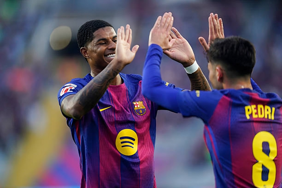 هانزي فليك يكشف خطة برشلونة للتعامل مع صيام لامين يامال ومواجهة ليفانتي