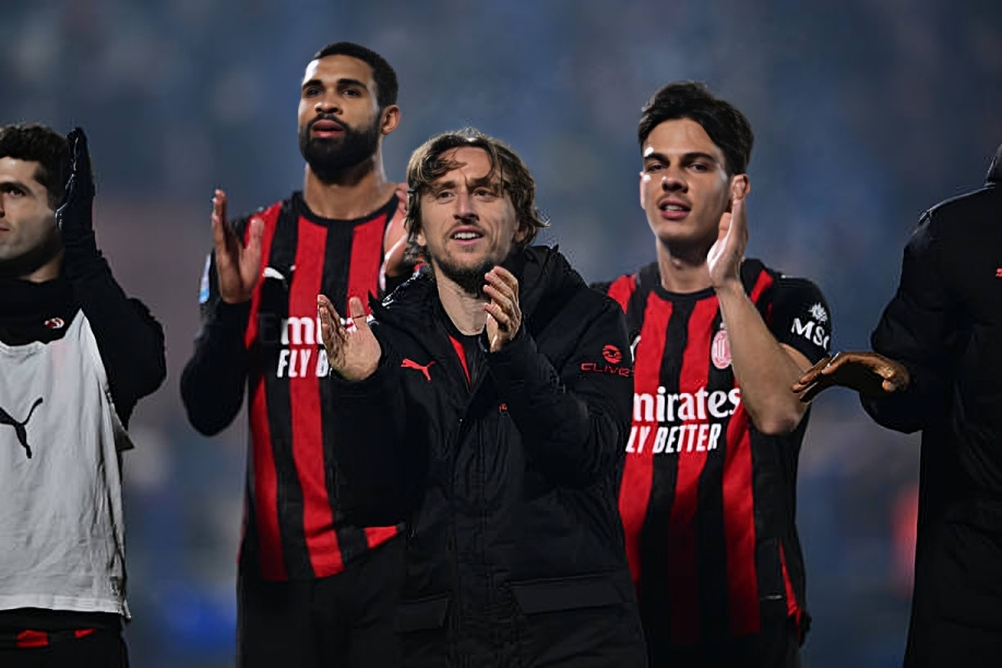 ميلان يتحرك لتجديد عقد المخضرم لوكا مودريتش لموسم إضافي