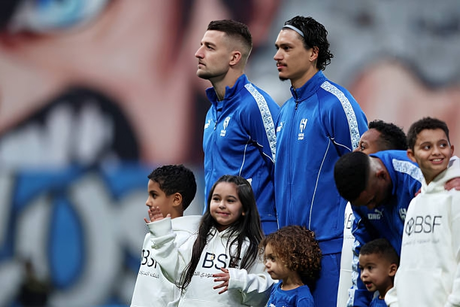 نيوكاسل وتوتنهام يتنافسان على ضم داروين نونيز من الهلال السعودي