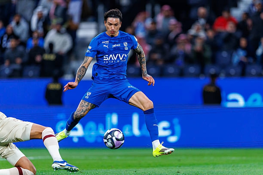 نيوكاسل وتوتنهام يتنافسان على ضم داروين نونيز من الهلال السعودي