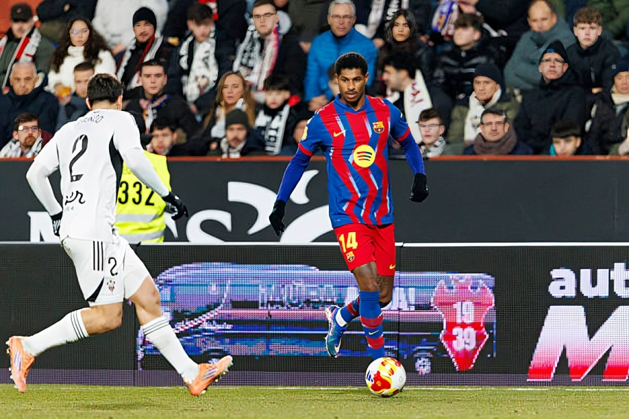 برشلونة يحسم موقفه من تفعيل بند شراء ماركوس راشفورد وسط ترقب من مانشستر يونايتد