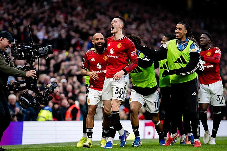 مانشستر يونايتد يحسم مواجهة فولهام المثيرة بهدف قاتل ويقتحم المربع الذهبي للدوري الإنجليزي