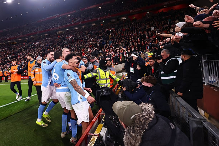 مانشستر سيتي يقلب الطاولة على ليفربول في قمة أنفيلد بمشاركة مصرية لصلاح ومرموش