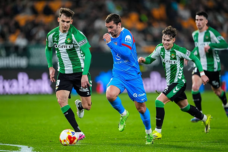 أتلتيكو مدريد يقسو على ريال بيتيس بخماسية نظيفة ويحجز المقعد الأخير في نصف نهائي كأس ملك إسبانيا