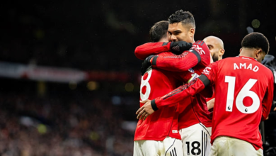 مانشستر يونايتد يواصل صحوته تحت قيادة كاريك ويهزم توتنهام بثنائية في قمة مسرح الأحلام