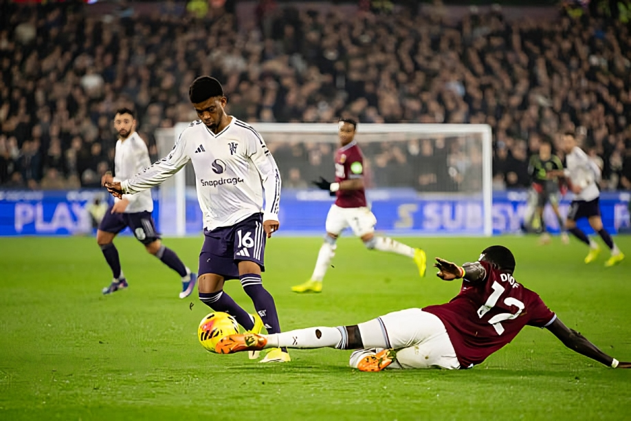 مانشستر يونايتد ينجو من فخ وست هام بتعادل مثير في اللحظات الأخيرة من البريميرليج