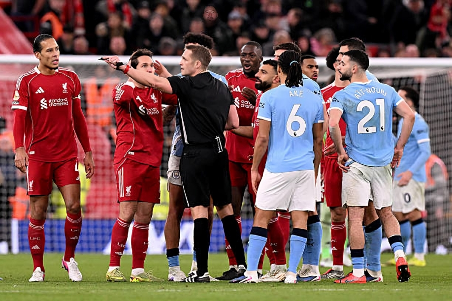 مانشستر سيتي يقلب الطاولة على ليفربول في قمة أنفيلد بمشاركة مصرية لصلاح ومرموش