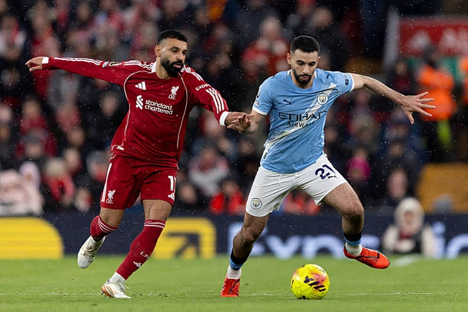 اتحاد جدة يفاضل بين محمد صلاح وهاري كين لتعويض رحيل بنزيما في صفقة عالمية مرتقبة