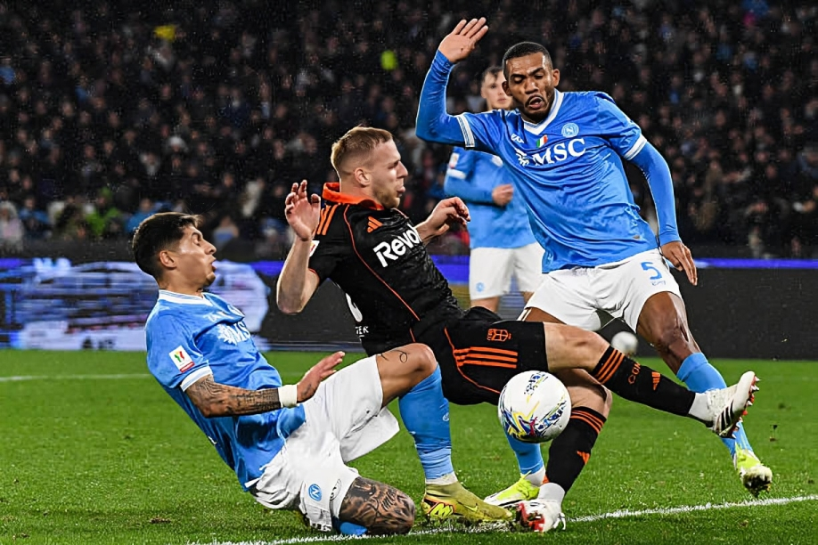 كومو يحقق مفاجأة مدوية ويطيح بنابولي من كأس إيطاليا ليبلغ المربع الذهبي