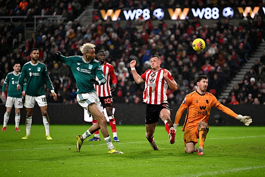 محمد صلاح يقود ليفربول للفوز على سندرلاند في الدوري الإنجليزي