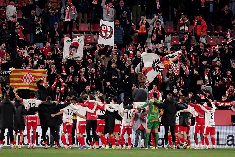 جيرونا يقلب الطاولة على برشلونة بهدف قاتل ويشعل الصراع في قمة الدوري الإسباني