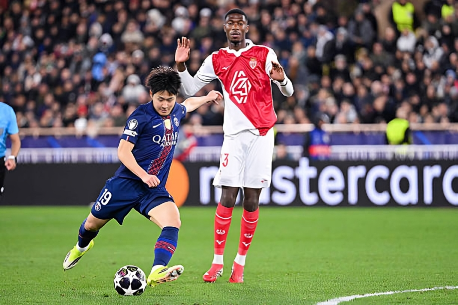 باريس سان جيرمان يقلب الطاولة على موناكو بثلاثية مثيرة في ذهاب ملحق دوري أبطال أوروبا