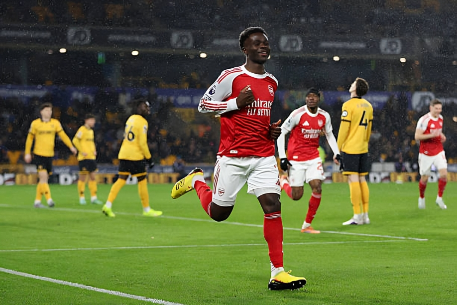 أرسنال يؤمن بقاء بوكايو ساكا مع الجانرز بعقد طويل الأمد