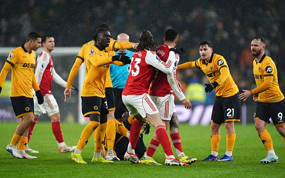 أرسنال يفرط في الفوز أمام وولفرهامبتون بسيناريو مثير في الدوري الإنجليزي