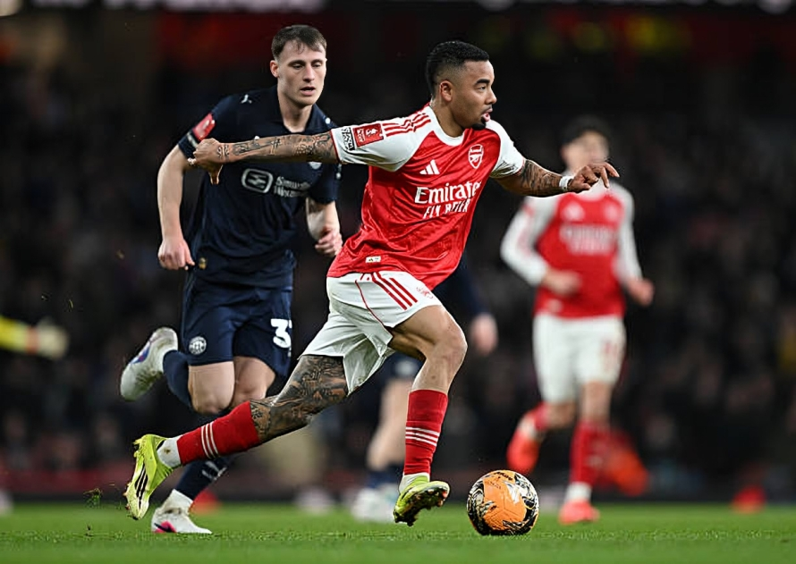 أرسنال يكتسح ويجان برباعية تاريخية ويواصل رحلة البحث عن المجد في كأس الاتحاد الإنجليزي