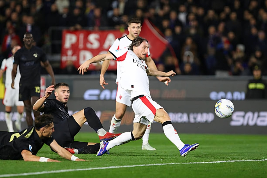 ميلان يتحرك لتجديد عقد المخضرم لوكا مودريتش لموسم إضافي