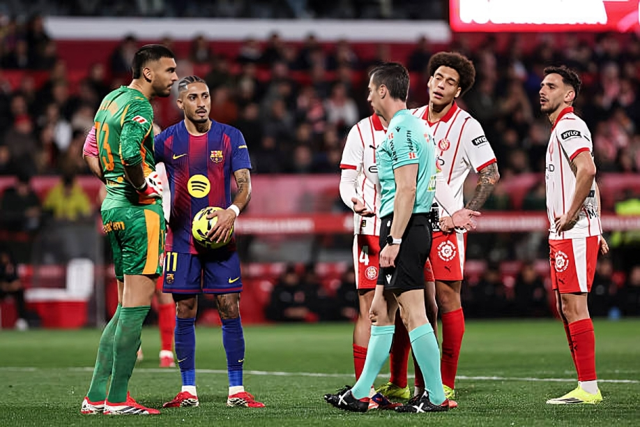 جيرونا يقلب الطاولة على برشلونة بهدف قاتل ويشعل الصراع في قمة الدوري الإسباني