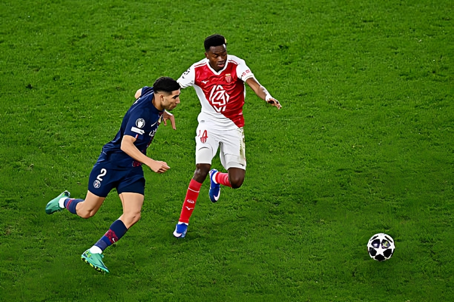 باريس سان جيرمان يقلب الطاولة على موناكو بثلاثية مثيرة في ذهاب ملحق دوري أبطال أوروبا