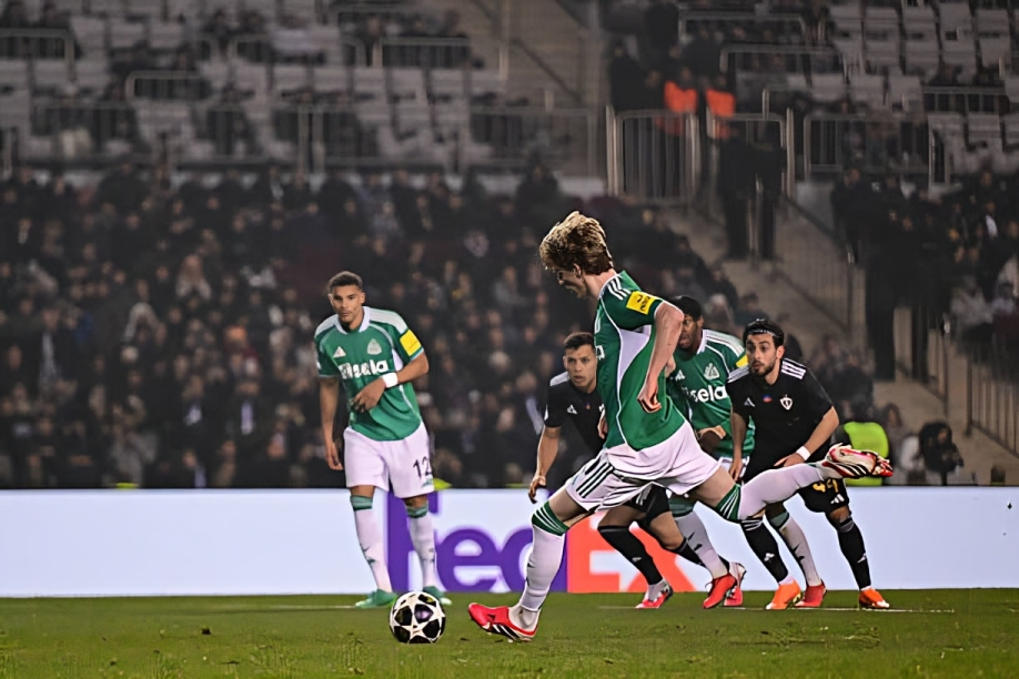 نيوكاسل يكتسح كاراباج بسداسية تاريخية ويقترب من ثمن نهائي دوري أبطال أوروبا