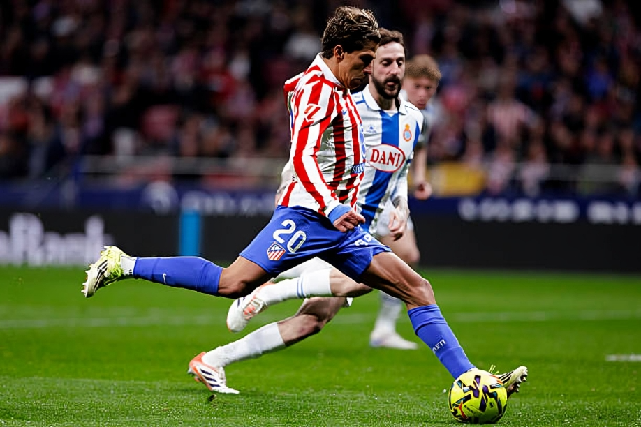 أتلتيكو مدريد يهزم إسبانيول برباعية ويتمسك بالمربع الذهبي في الدوري الإسباني