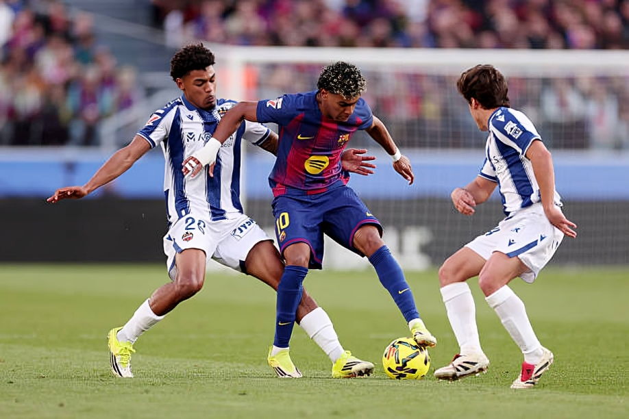 برشلونة يهزم ليفانتي بثلاثية نظيفة ويستعيد صدارة الدوري الإسباني