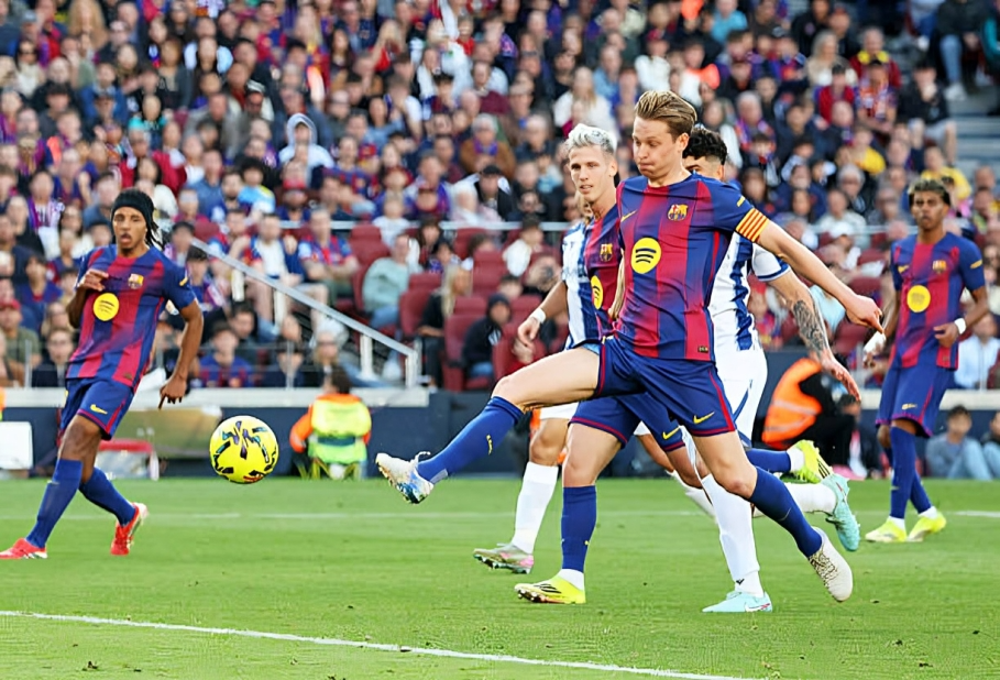 برشلونة يهزم ليفانتي بثلاثية نظيفة ويستعيد صدارة الدوري الإسباني