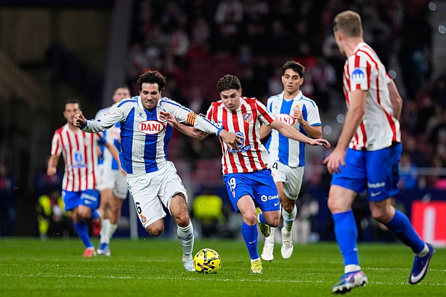 أتلتيكو مدريد يهزم إسبانيول برباعية ويتمسك بالمربع الذهبي في الدوري الإسباني