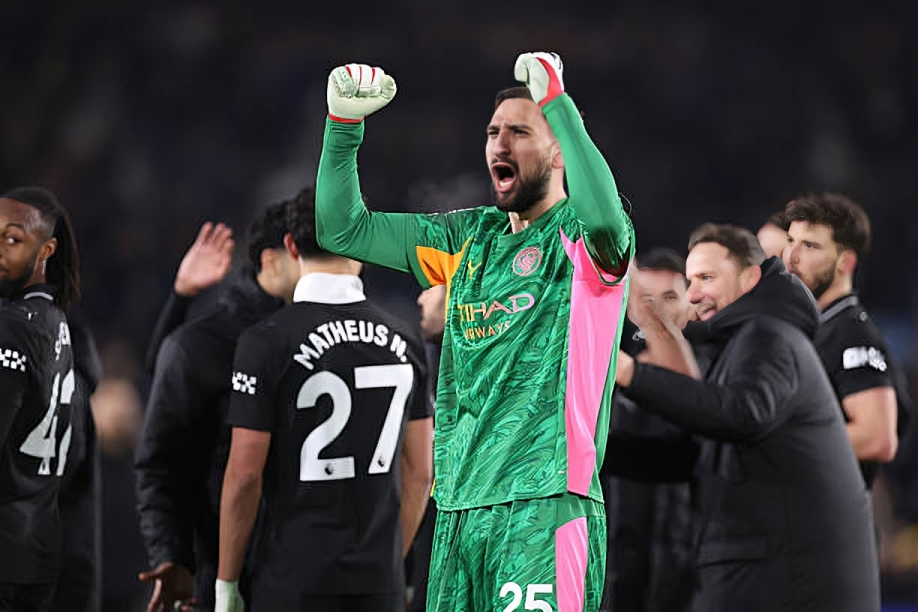 مانشستر سيتي يضيق الخناق على أرسنال بفوز ثمين أمام ليدز يونايتد في البريميرليج