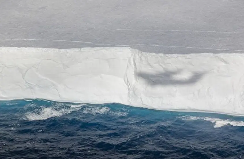 ذكاء اصطناعي بريطاني لرصد تحركات الجبال الجليدية في أنتاركتيكا