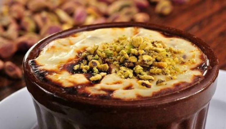 أم علي بالرقاق.. تجربة منزلية تجمع بين الطعم الغني والقرمشة الشهية