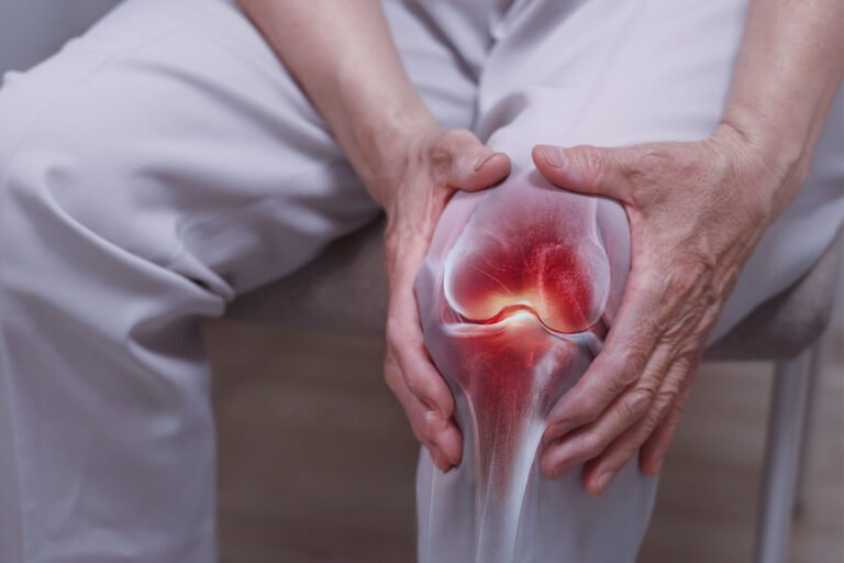 خشونة المفاصل لم تعد حكرًا على كبار السن.. تزايد الإصابات بين الشباب