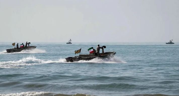 زوارق إيرانية تعترض ناقلة نفط أمريكية في مضيقلا هرمز