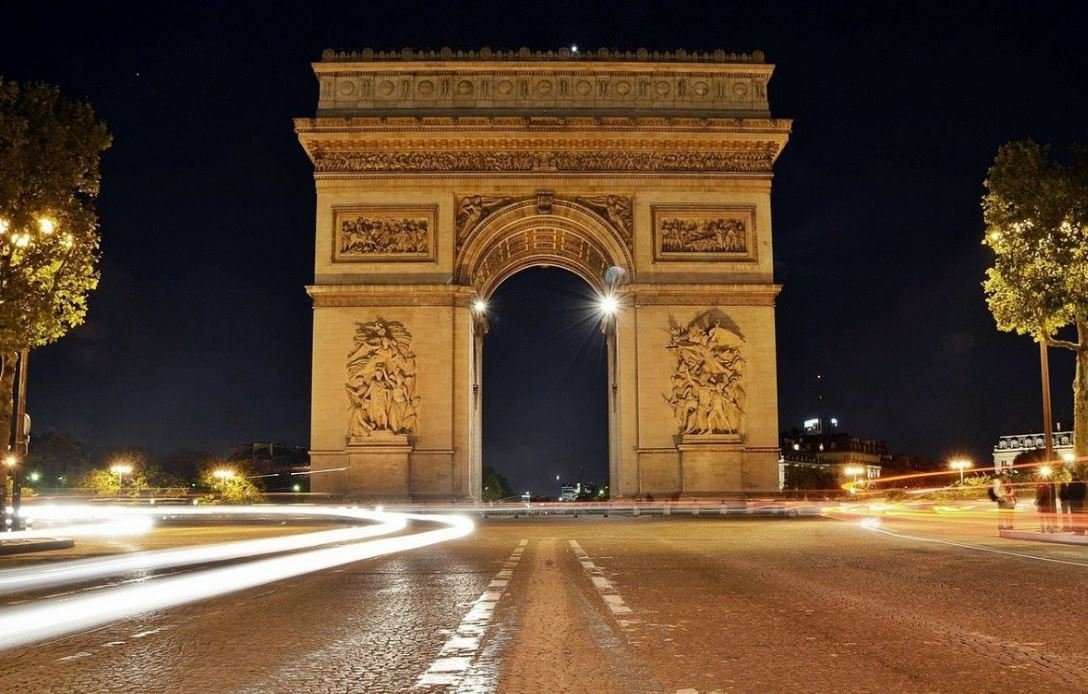 قوس النصر في باريس