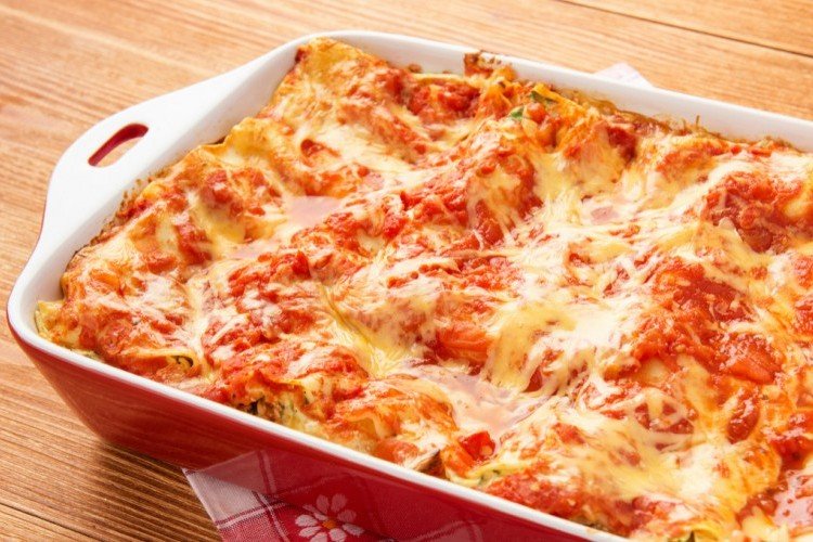 اللازانيا الإيطالية.. وصفة كلاسيكية تجمع النكهات الغنية في طبق واحد