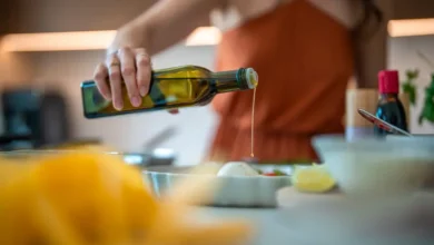 هل تفيد ملعقة زيت الزيتون يوميًا صحتك؟ العلم يجيب
