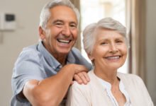 دراسات نفسية: السعادة تعود للارتفاع بعد الستين رغم تحديات التقدم في العمر