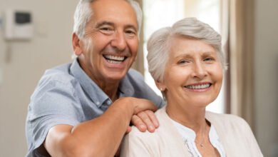 دراسات نفسية: السعادة تعود للارتفاع بعد الستين رغم تحديات التقدم في العمر
