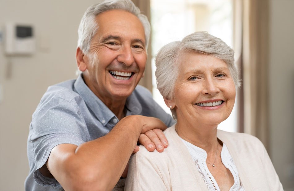 دراسات نفسية: السعادة تعود للارتفاع بعد الستين رغم تحديات التقدم في العمر