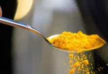 الكركم.. توابل ذهبية بفوائد صحية متعددة وطرق سهلة لإدراجها يوميًا