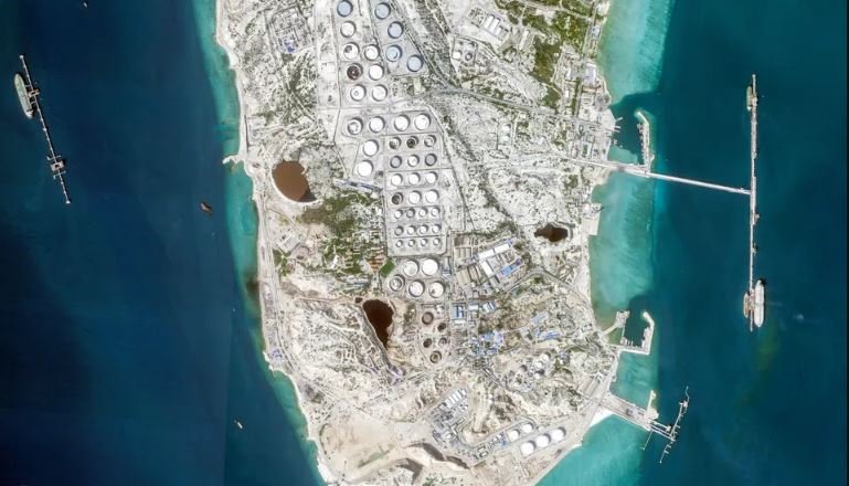 قصف جزيرة خرج