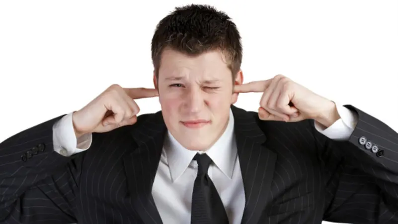 الضوضاء الدائمة في حياتنا اليومية.. كيف تؤثر الأصوات المستمرة في التفكير والتركيز؟