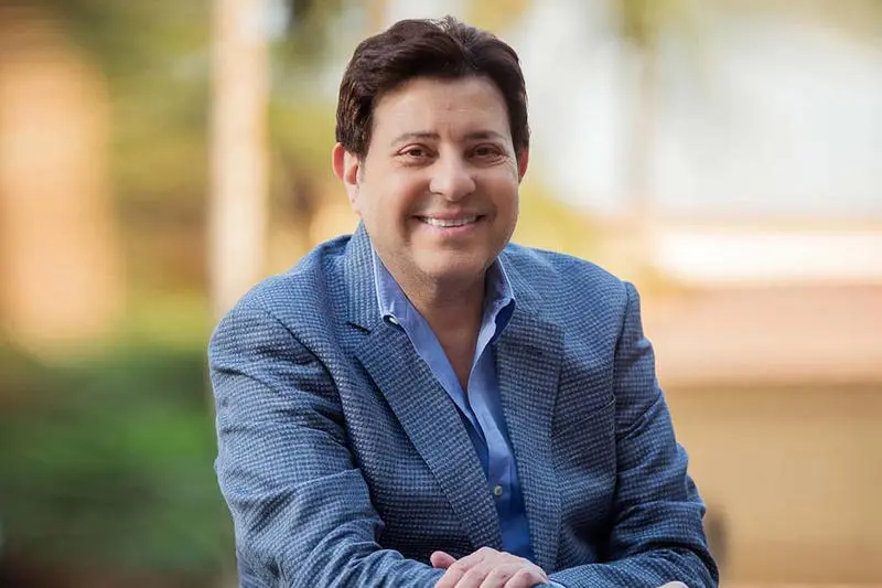 هاني شاكر في العناية المركزة بعد جراحة القولون.. والأسرة تدرس نقله للعلاج في باريس