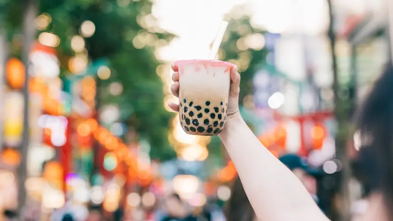 شاي الفقاعات تحت المجهر: هل يخفي المشروب الرائج مخاطر صحية؟