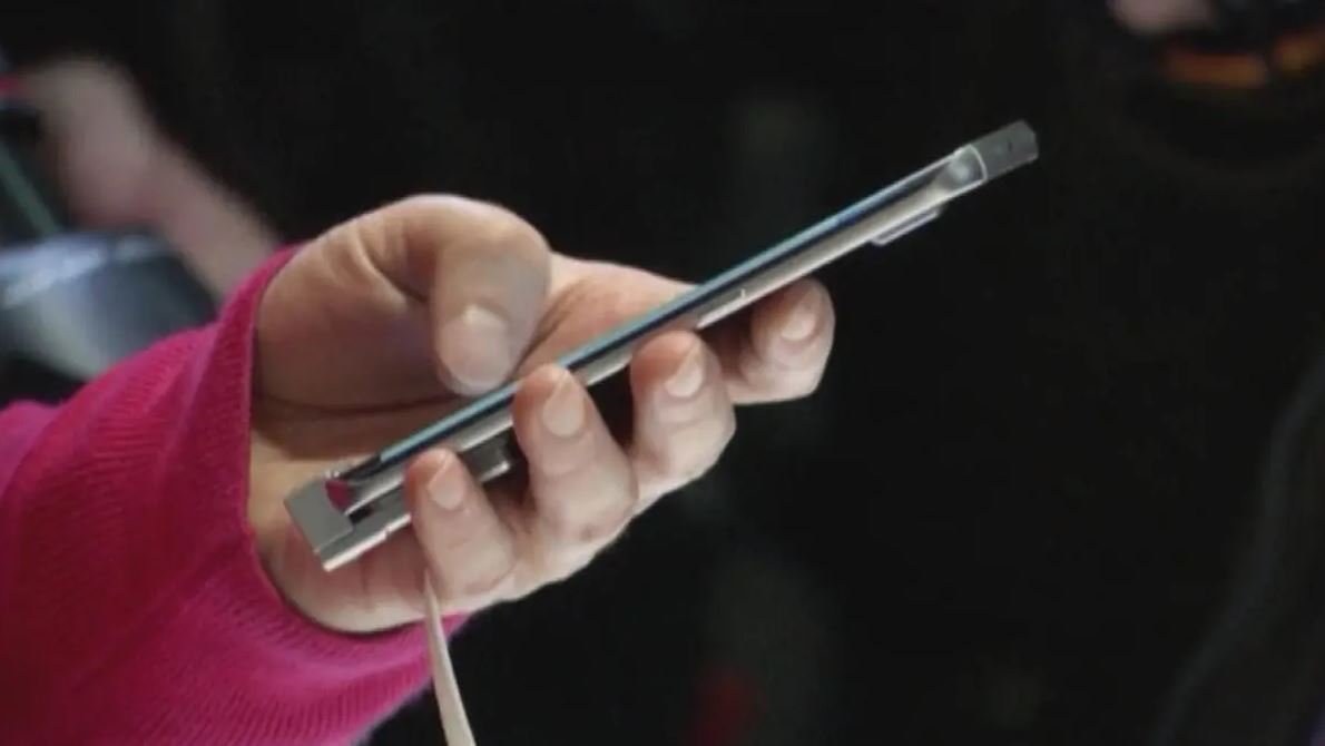  إعفاء الهواتف المحمولة للمصريين بالخارج