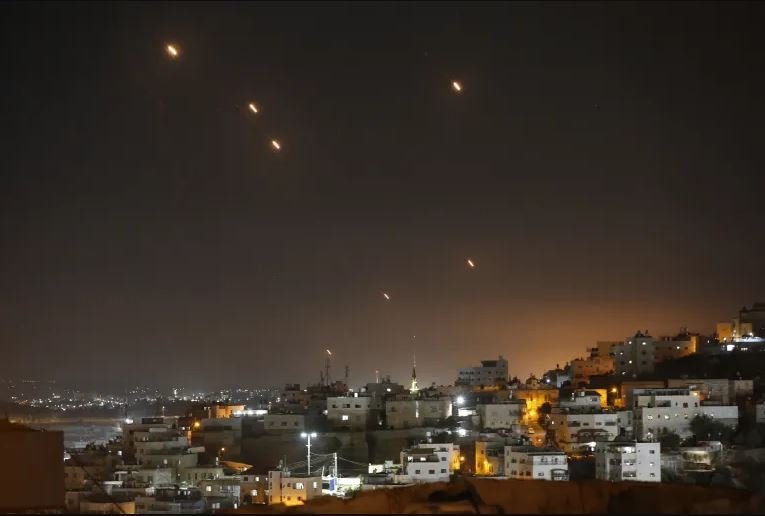 إسرائيل تشن ضربات جوية مكثفة على إيران