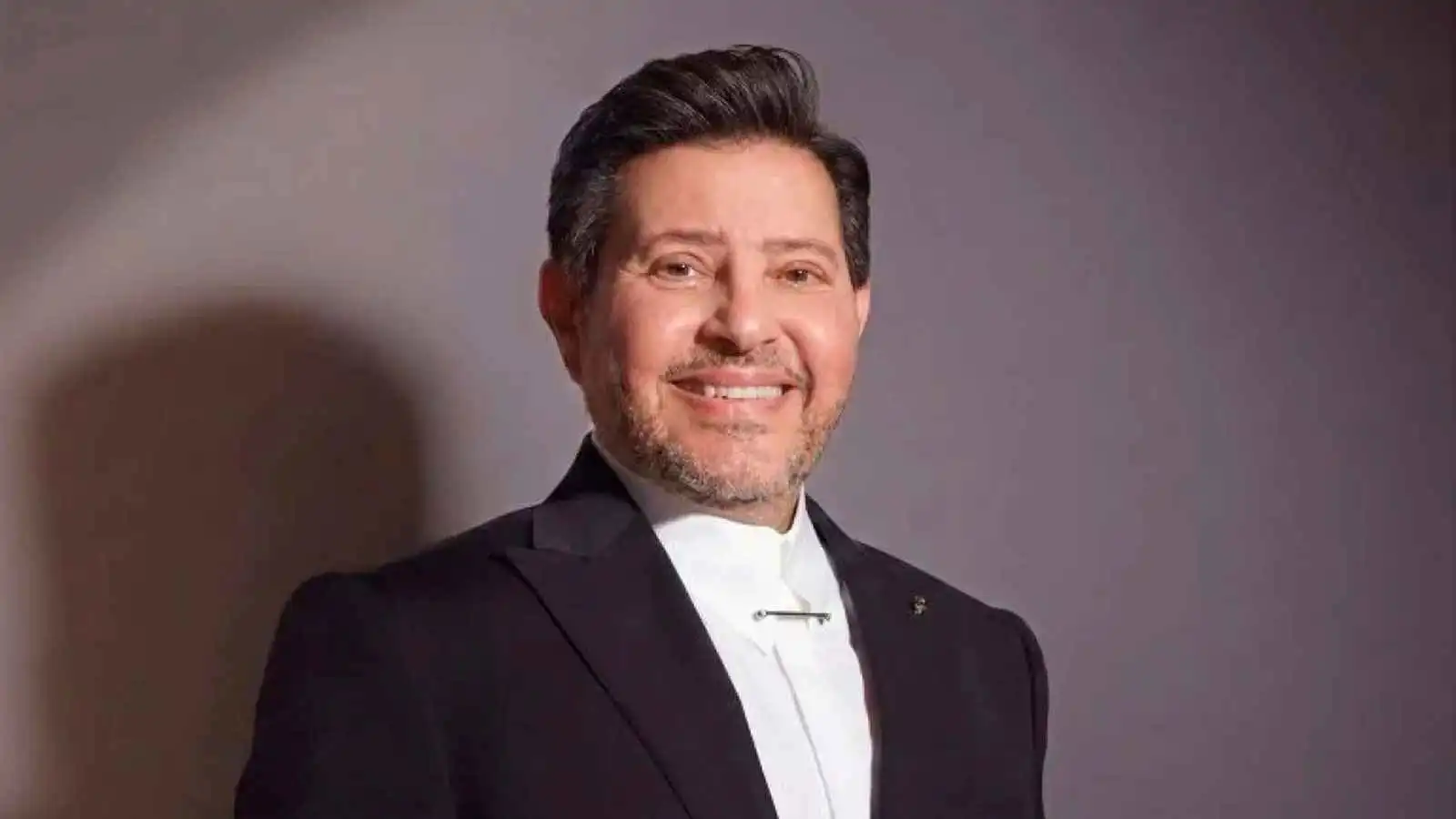 تطورات الحالة الصحية لهاني شاكر.. وزوجته تكشف التفاصيل