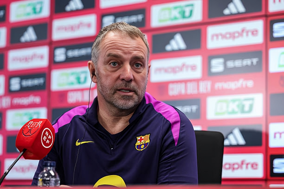 هانزي فليك يؤكد قدرة برشلونة على قلب الطاولة أمام أتلتيكو مدريد في كأس إسبانيا