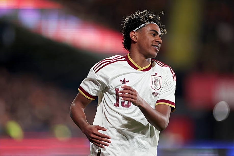 لامين يامال برشلونة